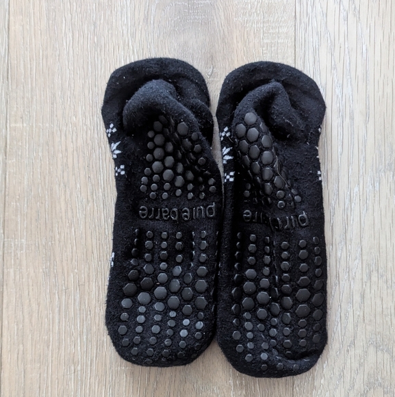 Lot of 3 Pure Barre Holiday Christmas tanks and sticky socks - Picture 6 of 6